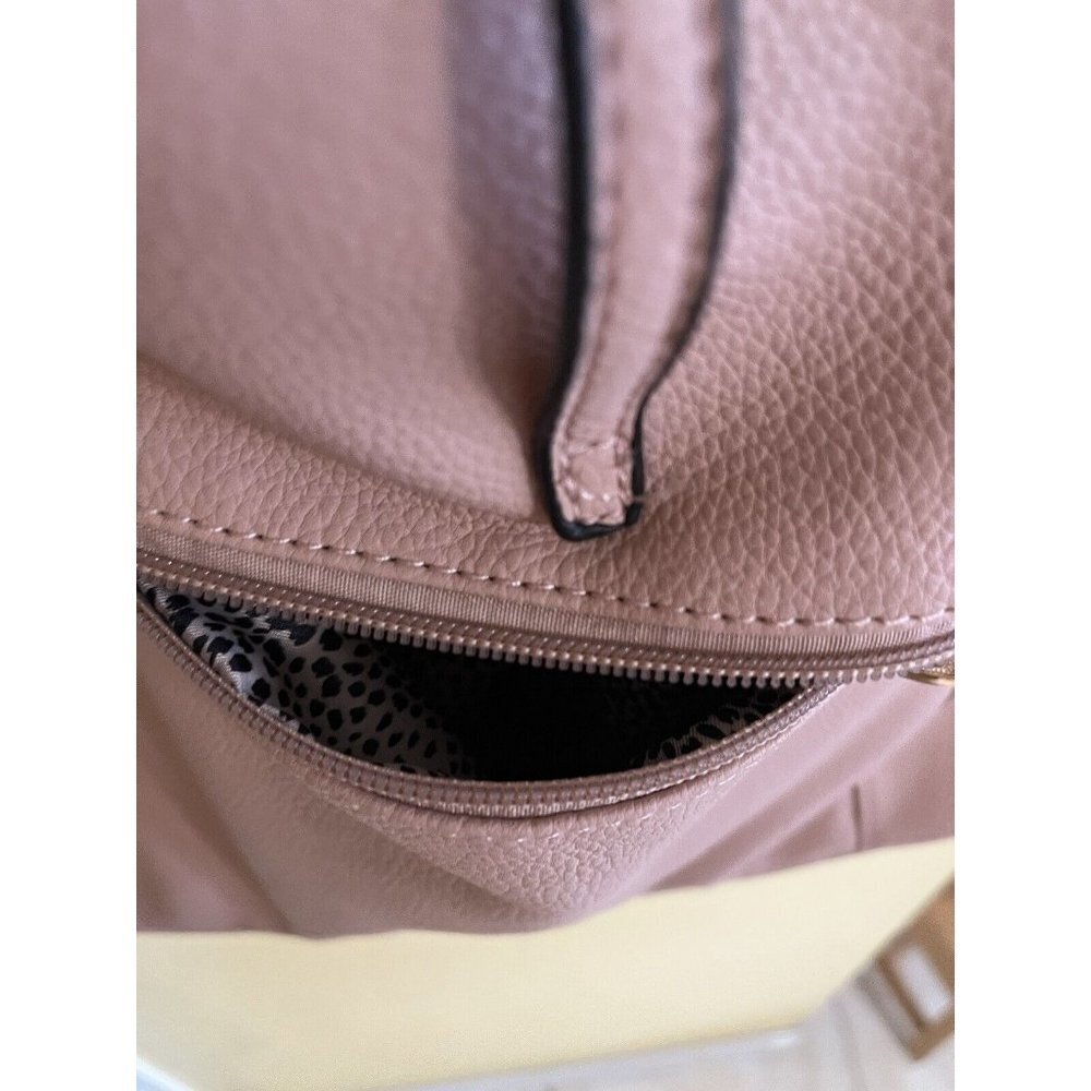 Alyssa Peta approved Soft Vegan pink shoulder bag & wristlet 2 pieces lead free - Picture 8 of 16